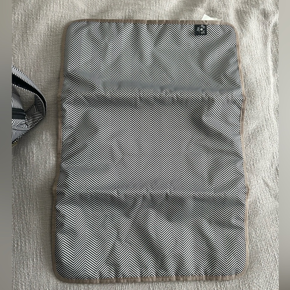 Jujube large diaper/weekender bag - Picture 15 of 15